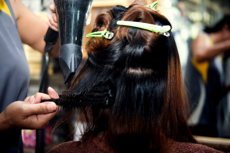 Belle coupe de cheveux des femmes