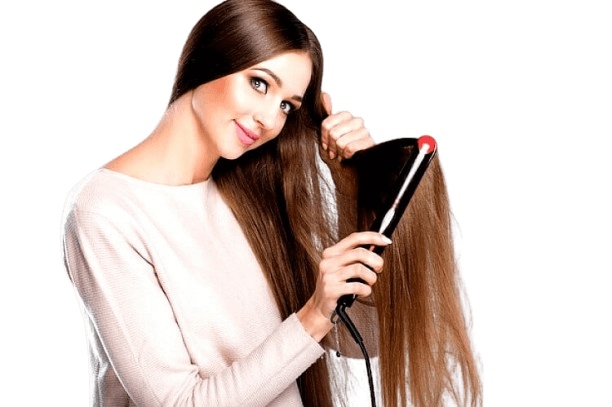 Belle-femme-souriante-repassant-cheveux-longs